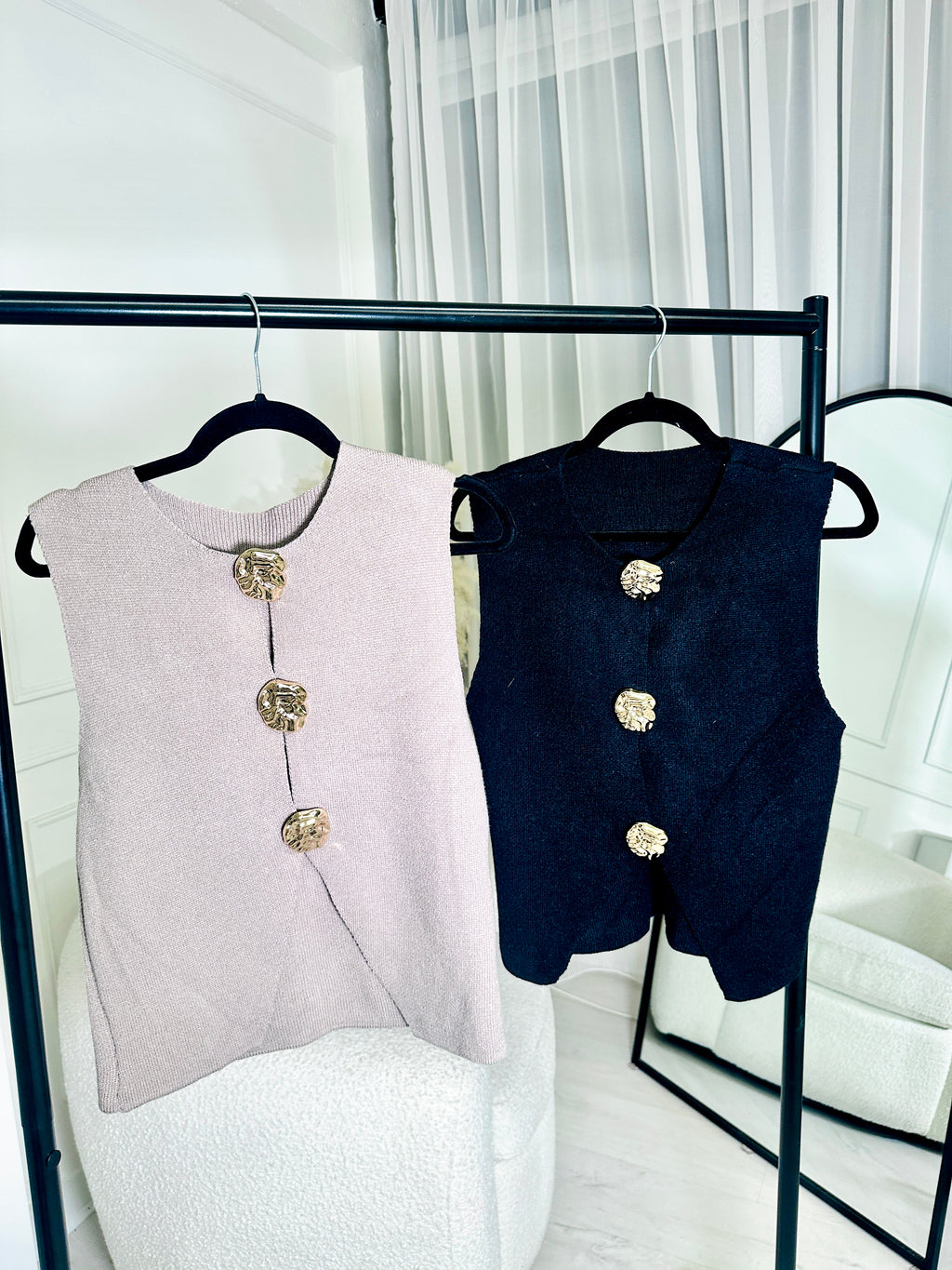 Italian Black Brooch Detail Knitted Waistcoat